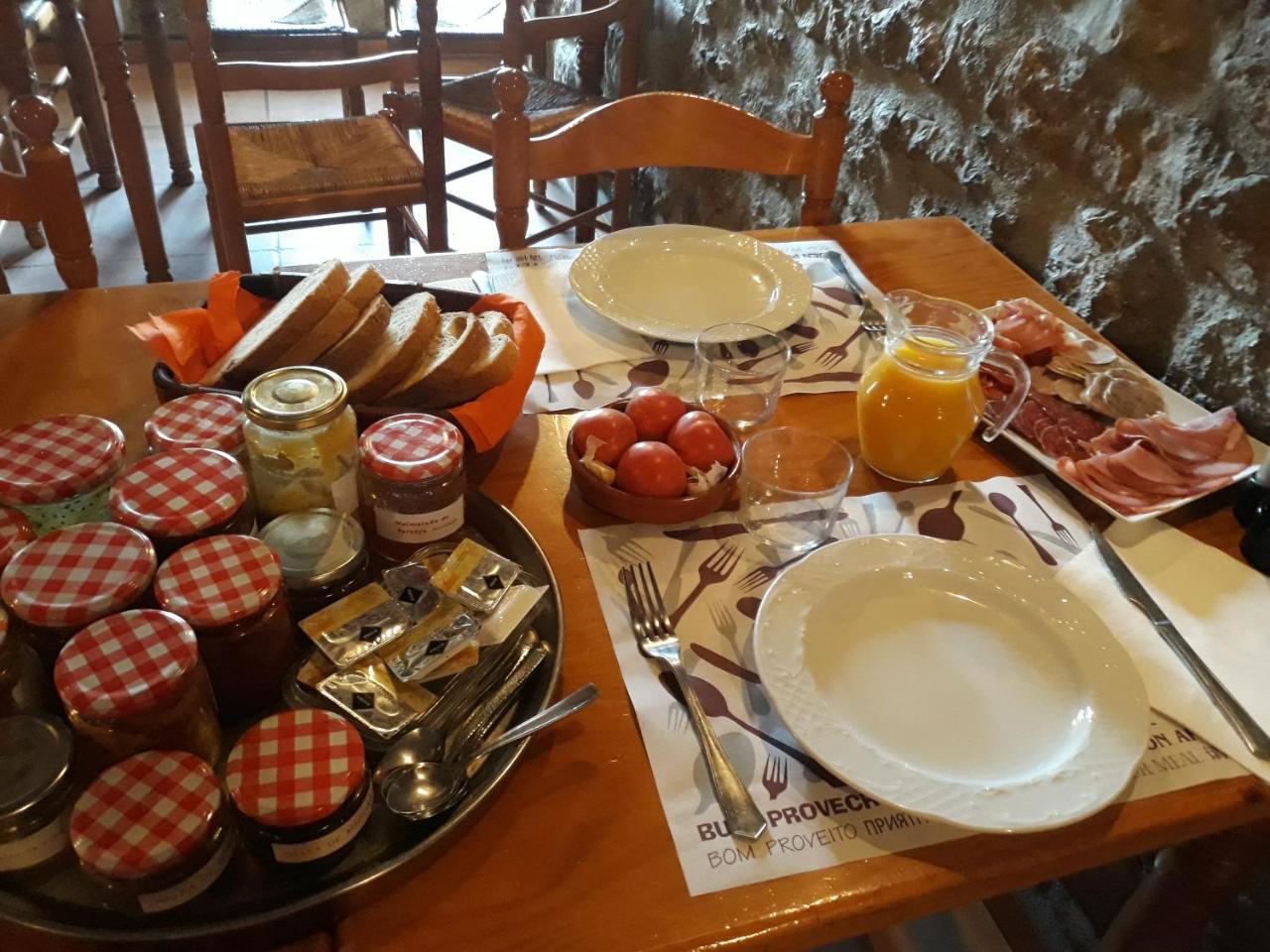 Casa Angrill Hotell Oliana Exteriör bild